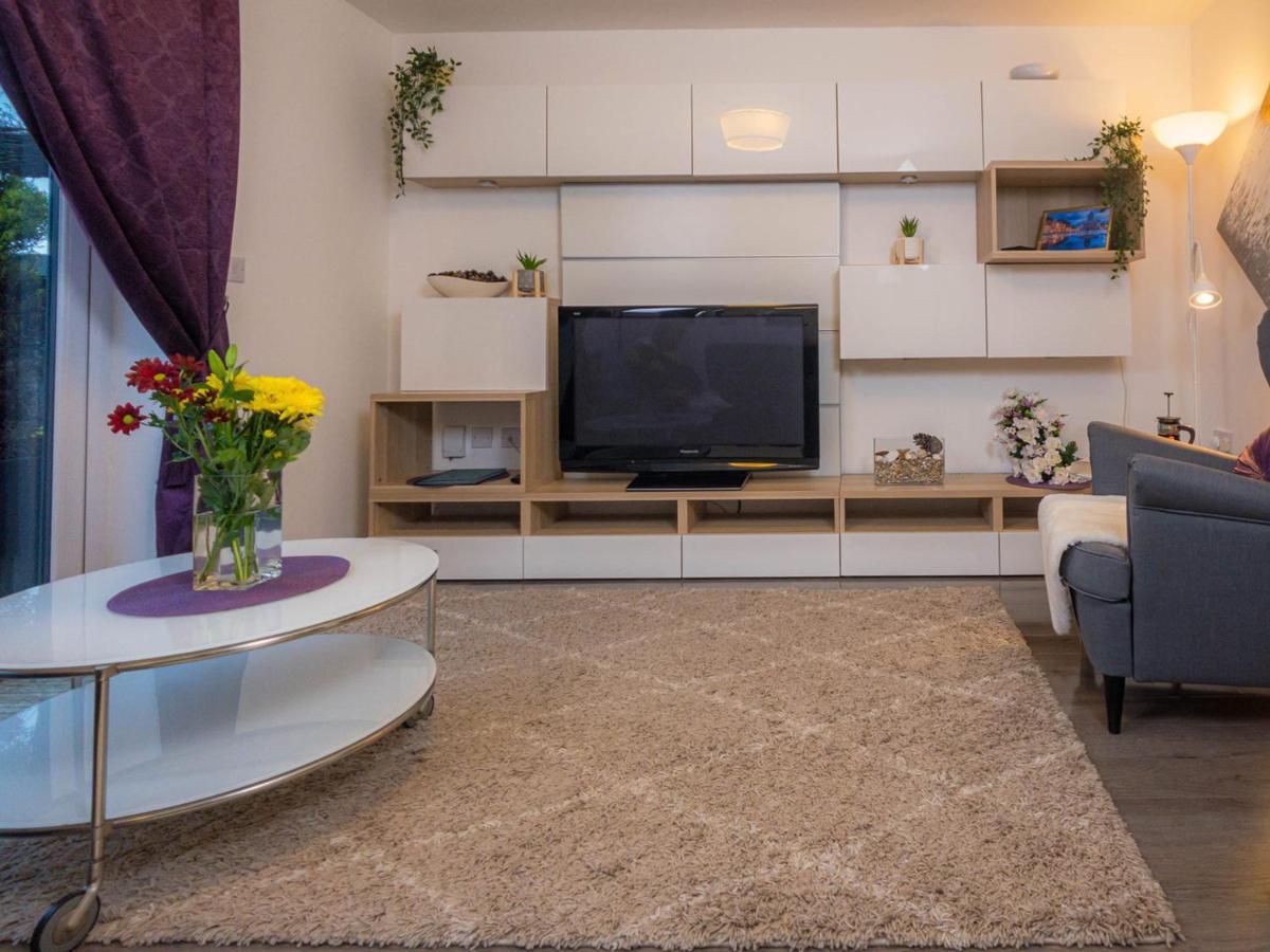 Modern 2 Bed House With Parking And Garden Villa Нотингам Екстериор снимка